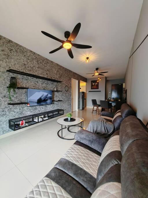 Industrial Design Simfoni 3 Bedroom W Netflix And Wi-Fi Cheras Kültér fotó